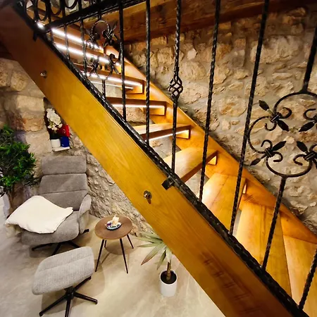 Vila Stone Retreat *